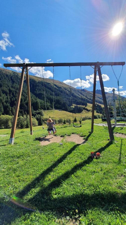Yeti Lodge Sedrun Exteriér fotografie